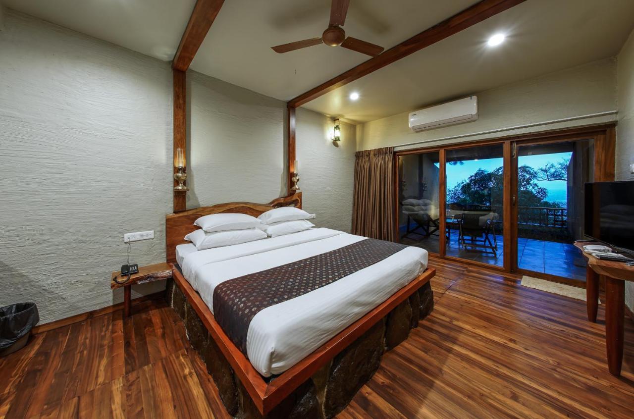 Nisarg Resort Kolhapur Bagian luar foto