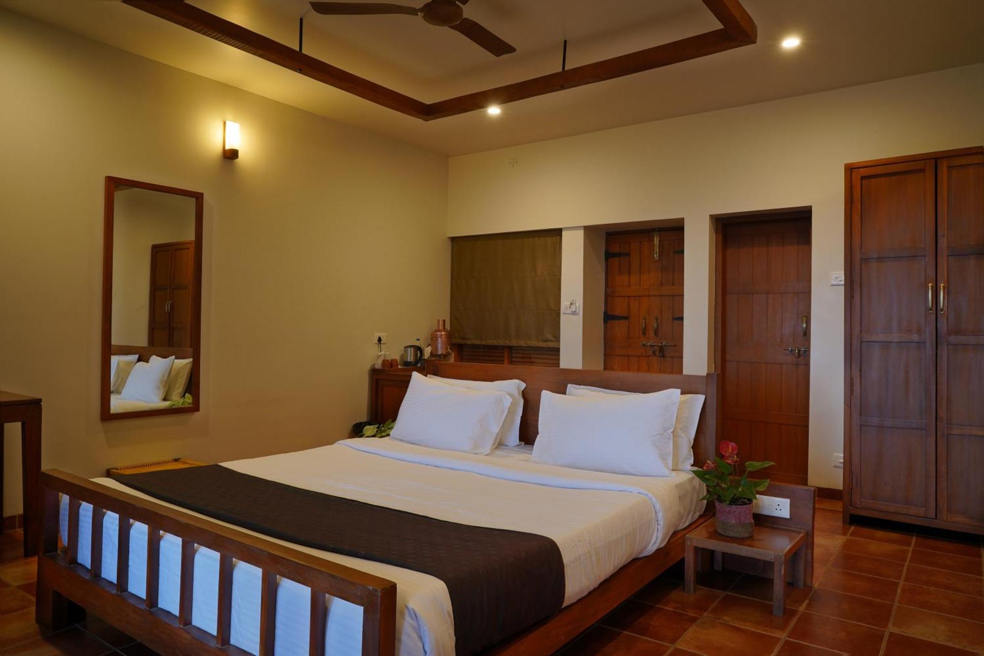 Nisarg Resort Kolhapur Bagian luar foto