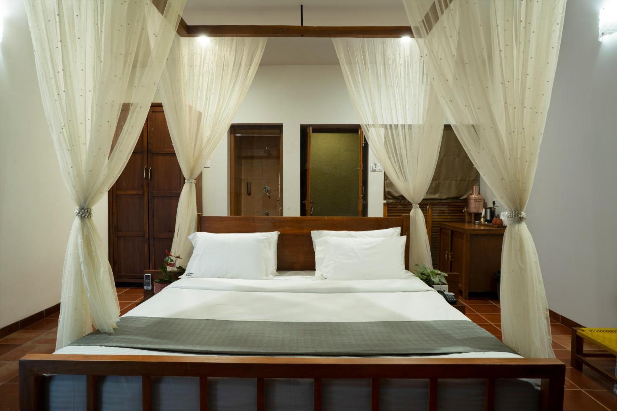 Nisarg Resort Kolhapur Bagian luar foto