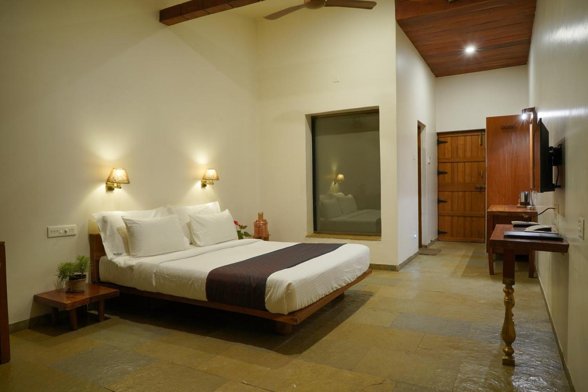 Nisarg Resort Kolhapur Bagian luar foto