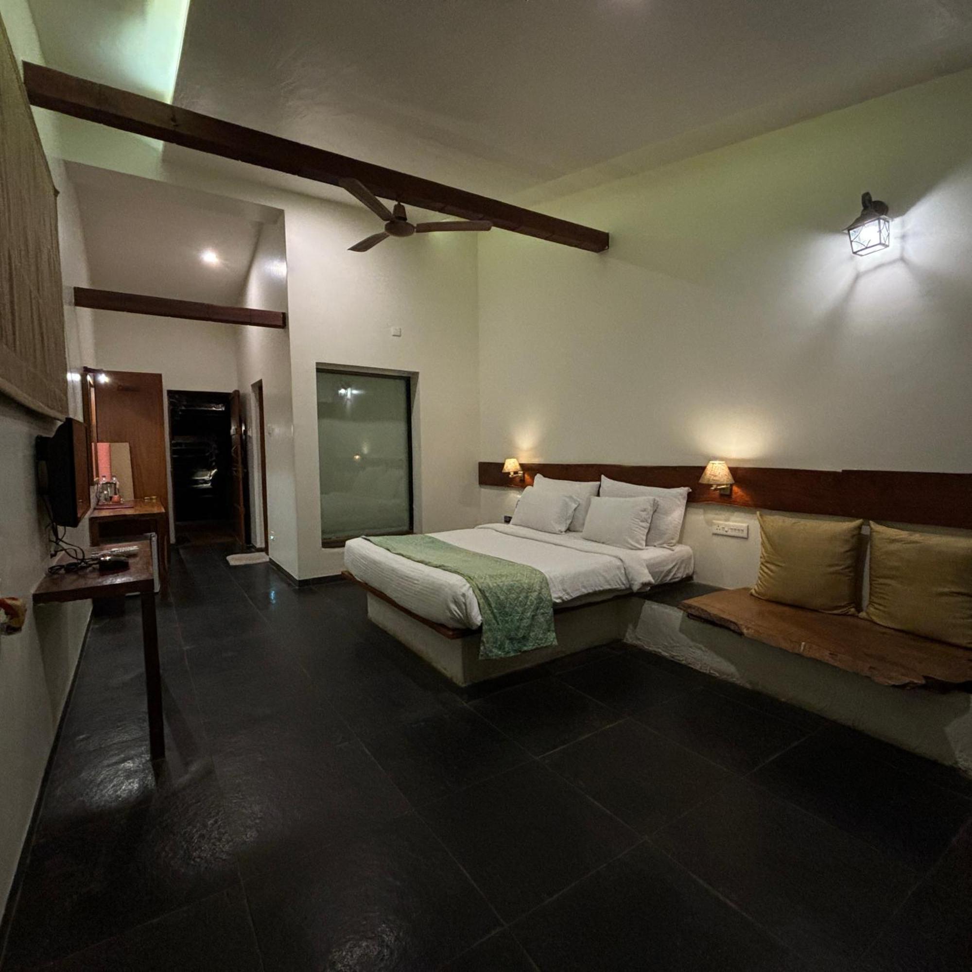 Nisarg Resort Kolhapur Bagian luar foto