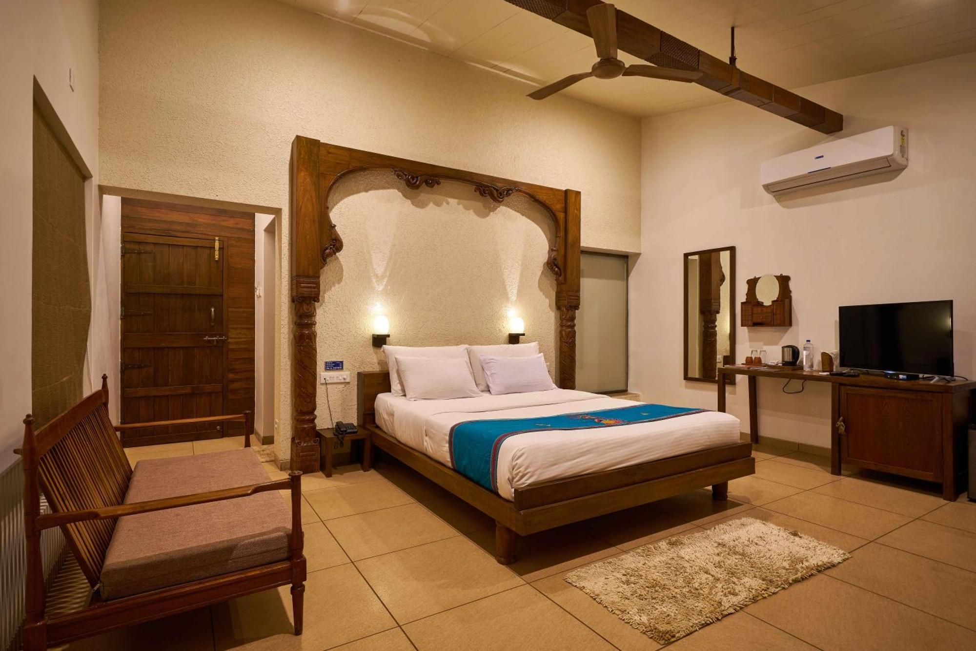 Nisarg Resort Kolhapur Bagian luar foto