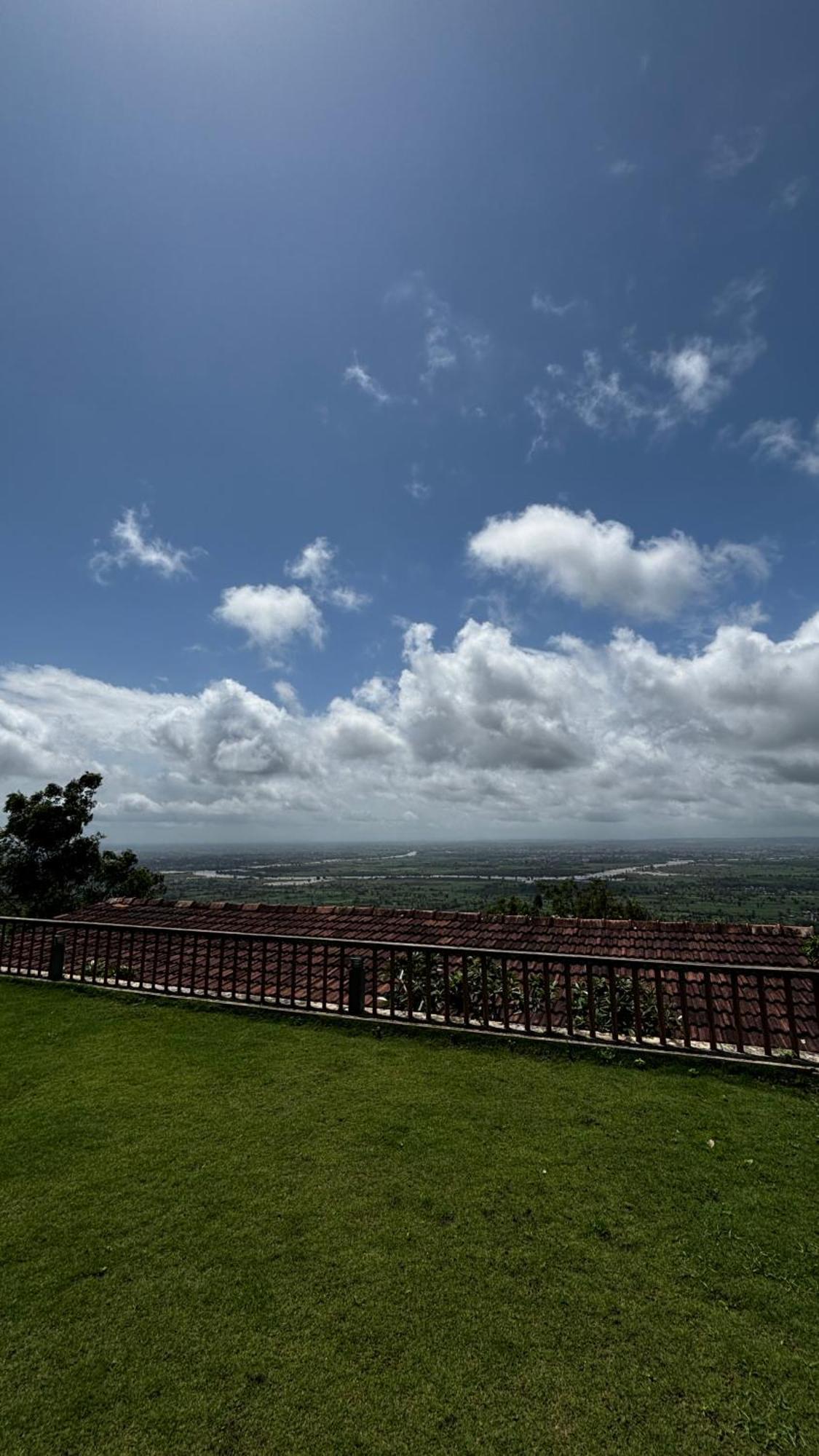 Nisarg Resort Kolhapur Bagian luar foto