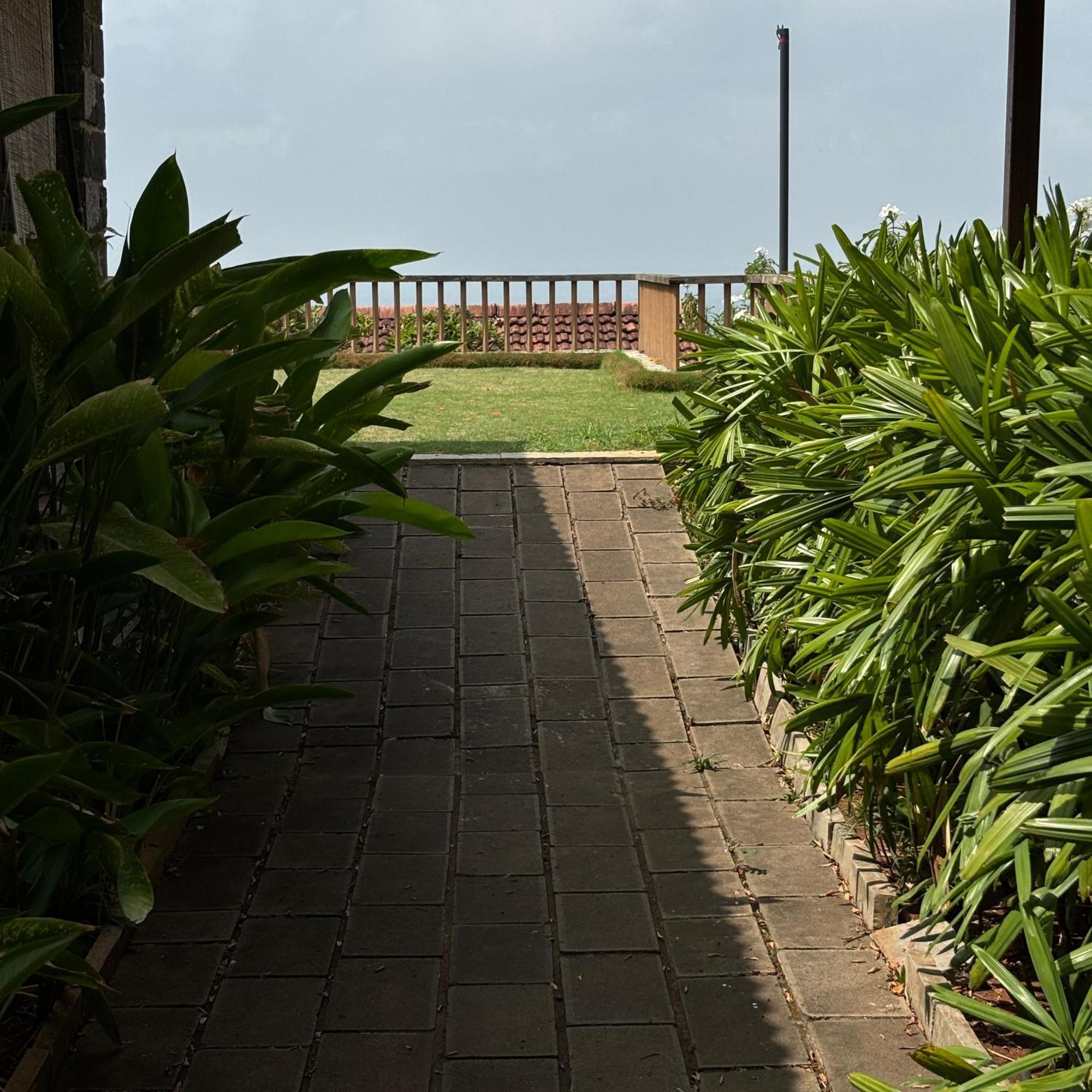 Nisarg Resort Kolhapur Bagian luar foto
